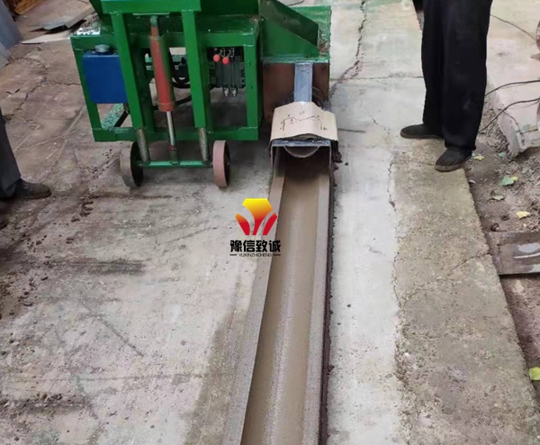 混凝土溝槽滑模機(jī)